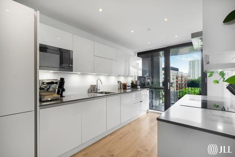 3 bedroom flat for sale, Hawthorn House, Forrester Way, London, E15