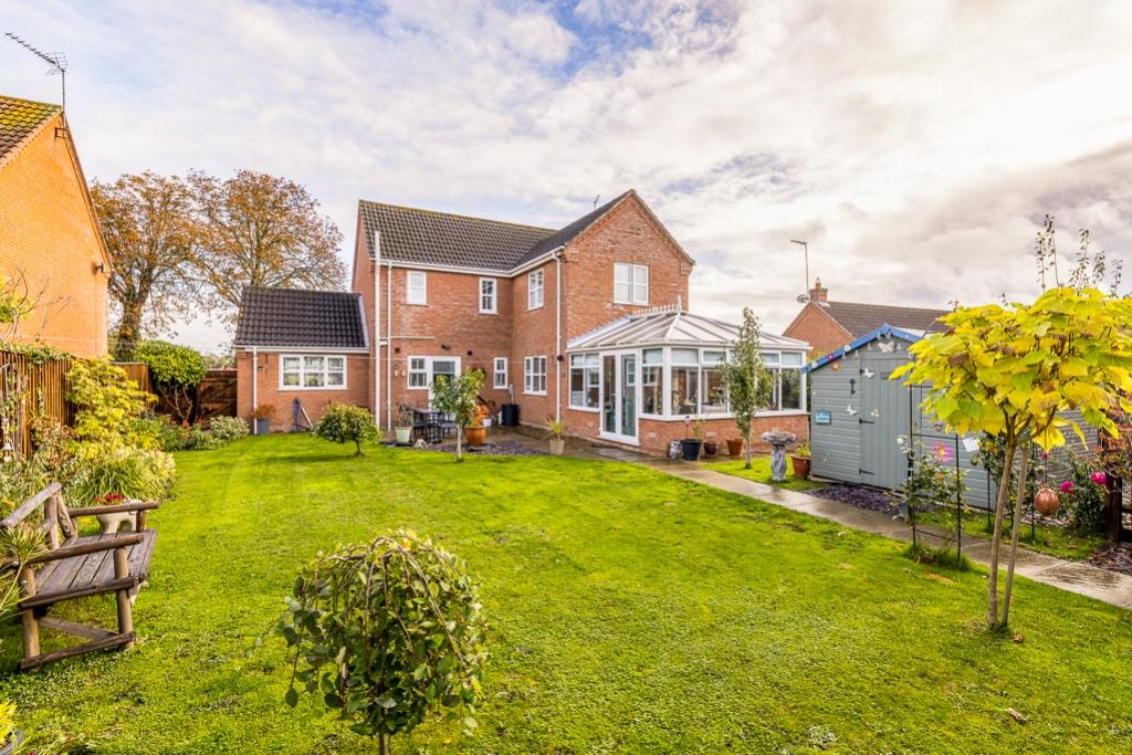 5 Richard Busby Way (Lutton)-11