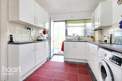 49 Lingley Drive, Wainscott, Rochester, ME2 4ND