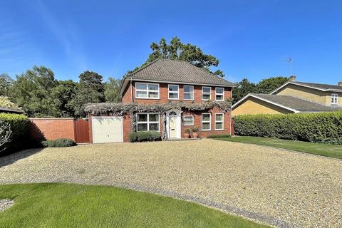 4 bedroom detached house for sale, The Birches, South Wootton