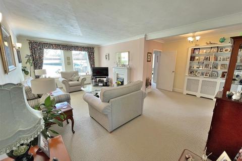 4 bedroom detached house for sale, The Birches, South Wootton