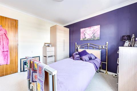 3 bedroom flat for sale, Grand Avenue, Worthing, West Sussex, BN11