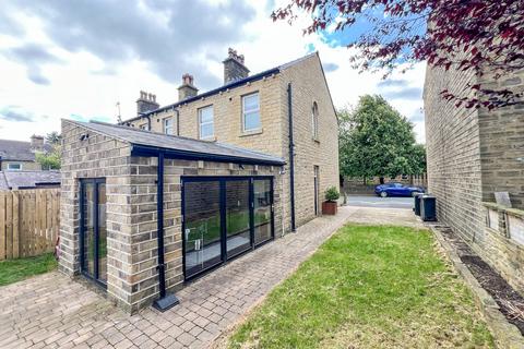 2 bedroom end of terrace house for sale, Moor Lane, Huddersfield HD4