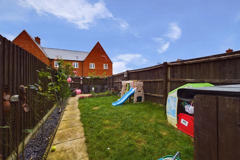 2 bedroom terraced house for sale, Aintree Avenue, Towcester, NN12