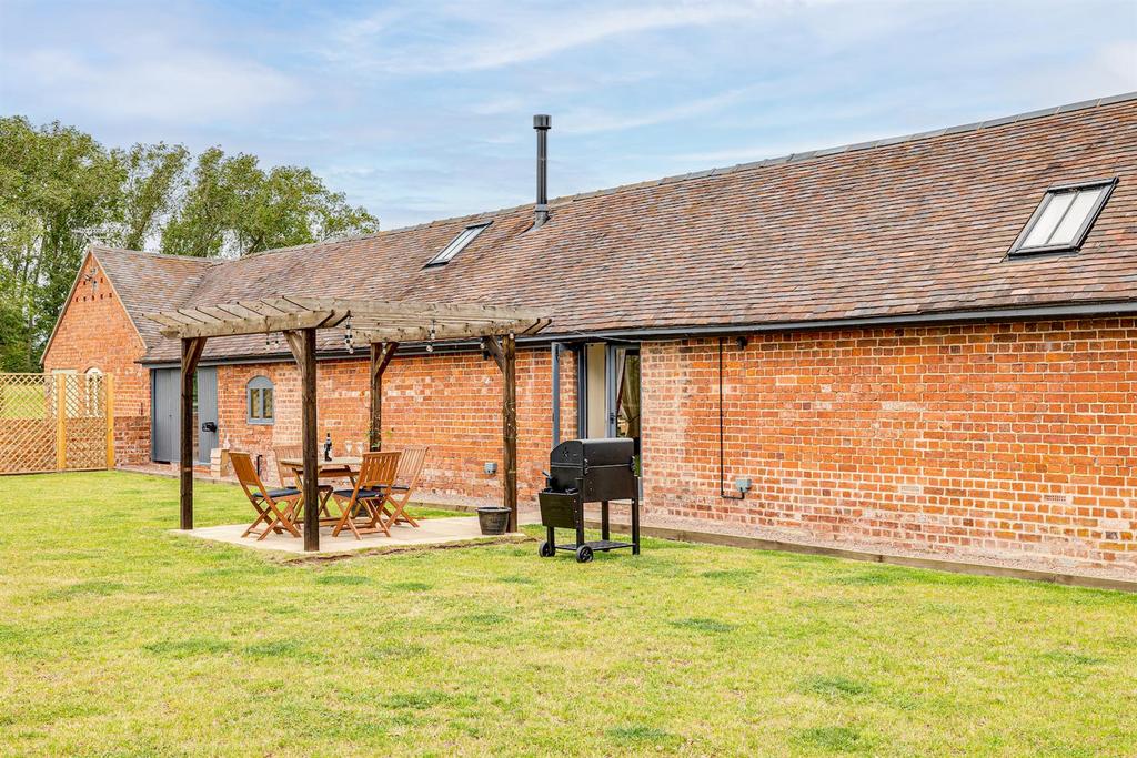 4 J6 A3622 HDR-Edit Springfield Barns.Resized.jpg