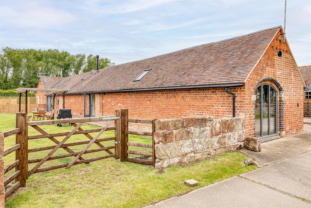 4 J6 A3652 HDR-Edit Springfield Barns.Resized.jpg