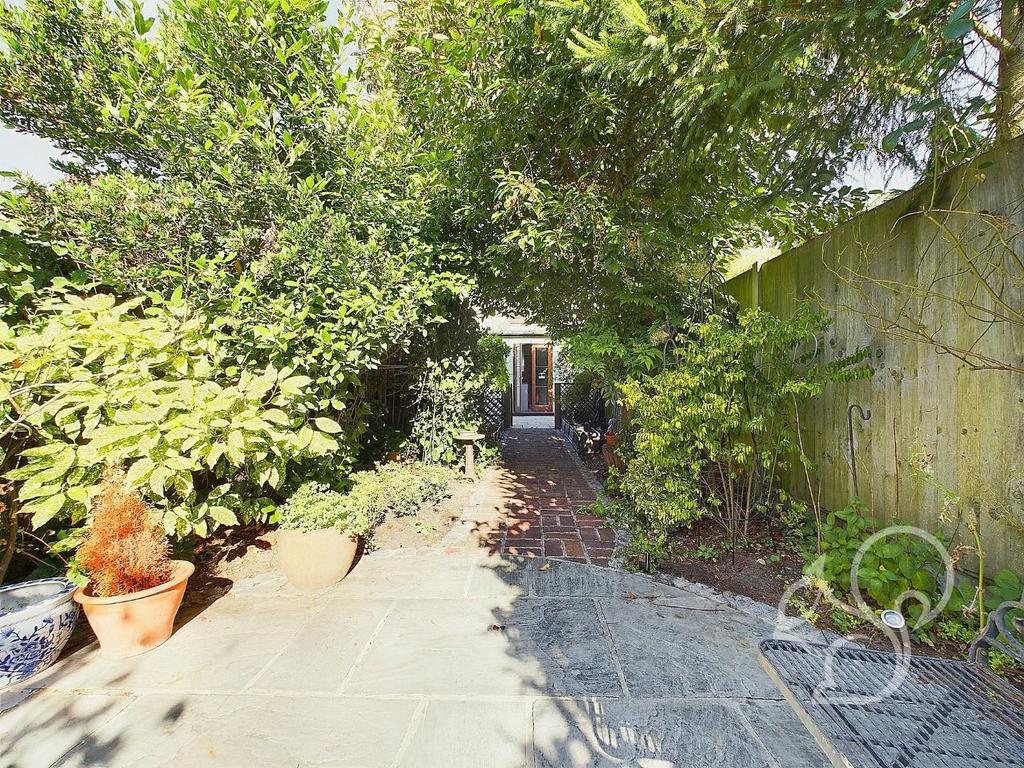 CAM01659 G0-PR0138-STILL011.jpg