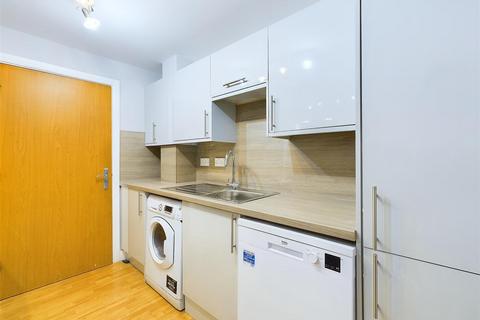 2 bedroom flat to rent, Apt 204 Royal Plaza, Westfield Terrace, Sheffield