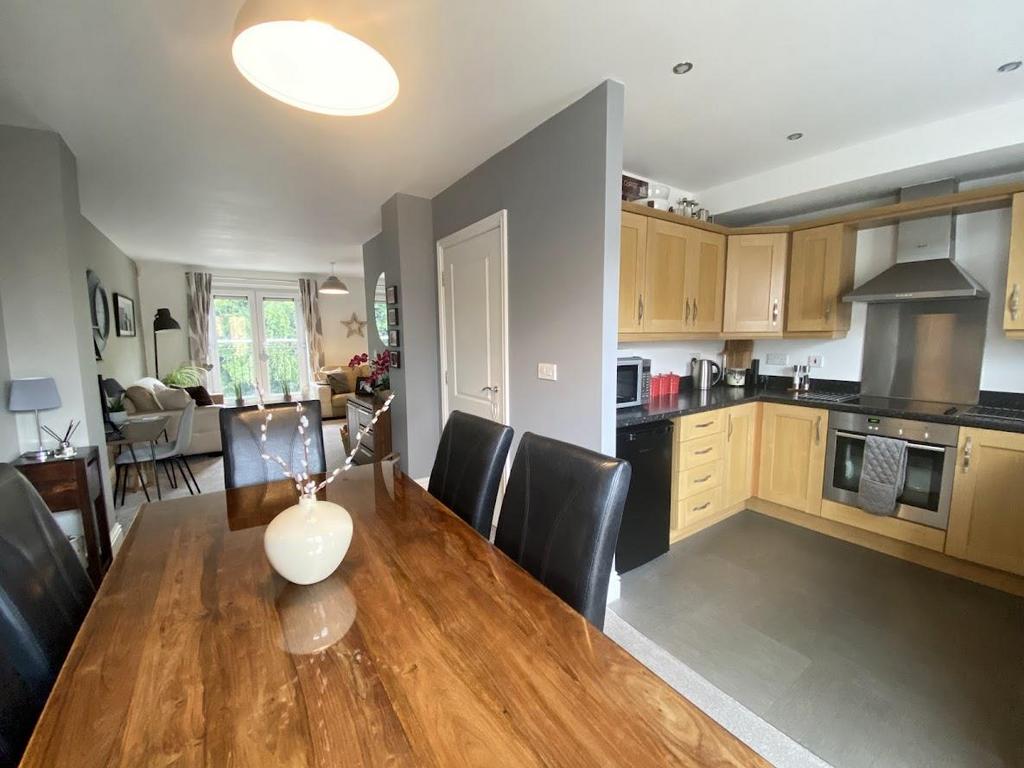 Dining kitchen
