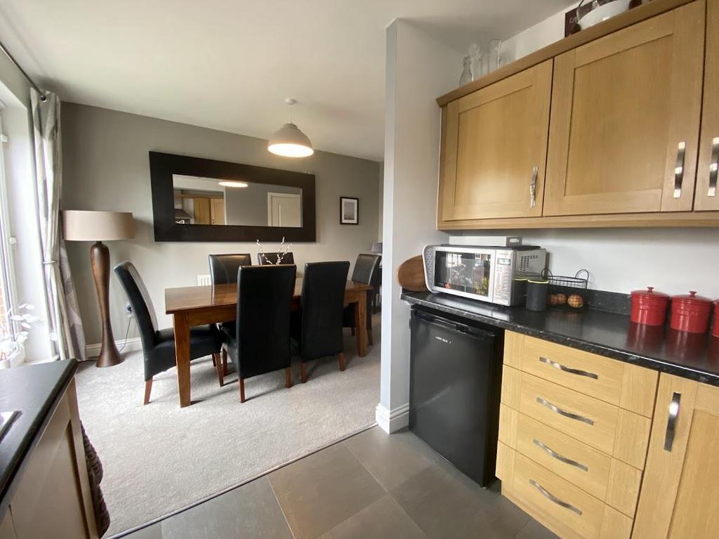 Dining kitchen