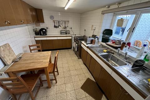 Llyseinon Station Road, Tregaron, SY25 6HX