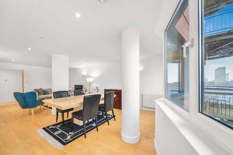 2 bedroom flat for sale, Arnhem Place, London, London, E14 3SS