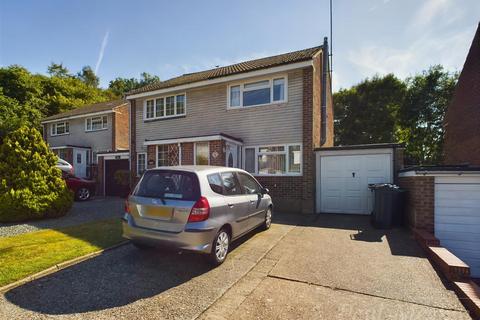 66 Albatross Gardens, Selsdon, South Croydon, CR2 8QX
