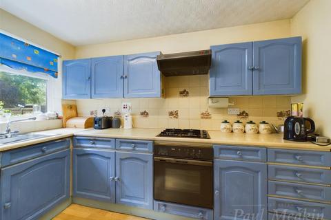 66 Albatross Gardens, Selsdon, South Croydon, CR2 8QX
