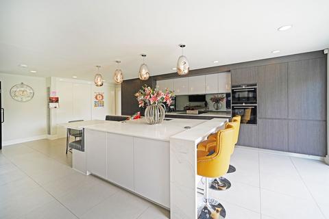 4 Apsley Grove, Dorridge, Solihull, B93 8QP