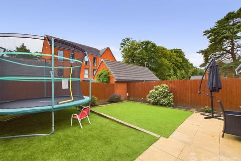 2 Stable Place, Bordon, GU35 0GL