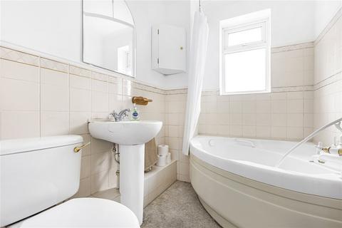 10 Redwood Way, Barnet, EN5 2RT