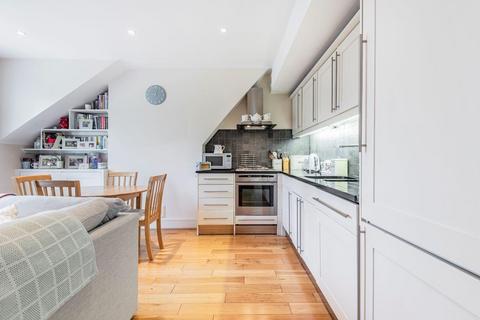 2 bedroom flat for sale, Worcester Gardens, Battersea