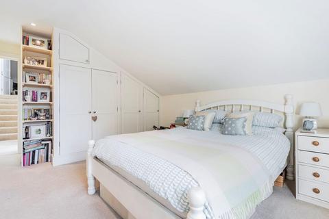 2 bedroom flat for sale, Worcester Gardens, Battersea