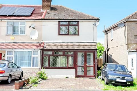 2 bedroom end of terrace house to rent, Lansbury Drive, Hayes UB4