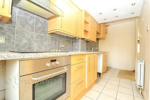 2 bedroom end of terrace house to rent, Lansbury Drive, Hayes UB4