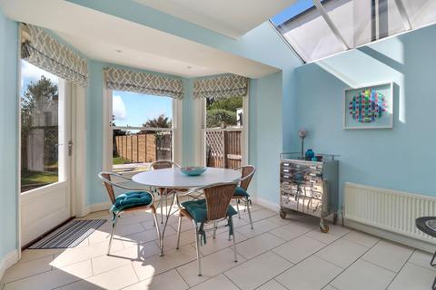 42 Summer Road, East Molesey, KT8 9LS