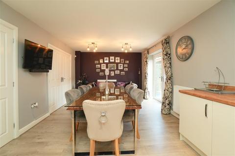 4 bedroom detached house for sale, Goldfinch Way, Easingwold, York