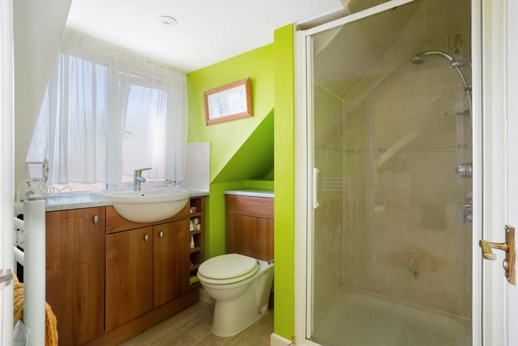 En Suite to Master Bedroom