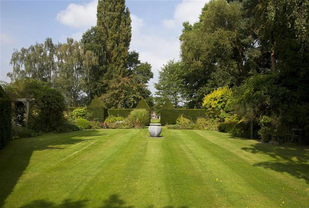 Shrawley, Worcestershire, WR6 6 bed detached house £1,300,000
