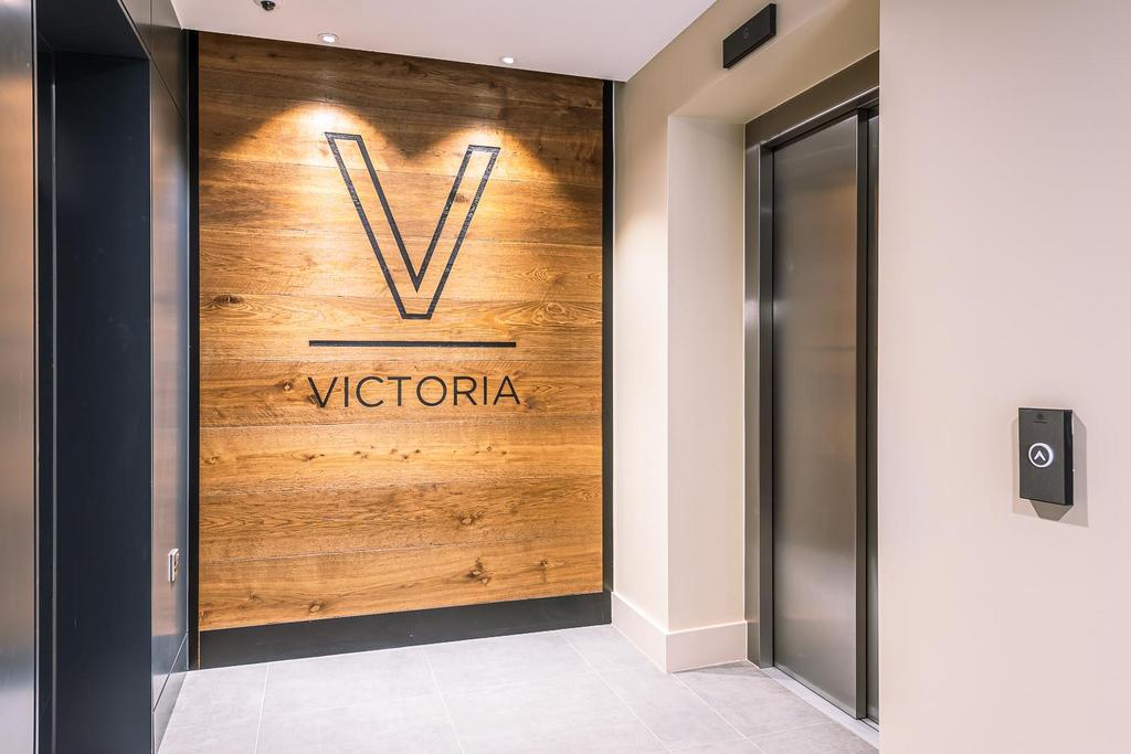 Victoria entrance.jpg