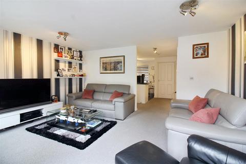 3 bedroom end of terrace house for sale, Moorcroft Lane, Aylesbury