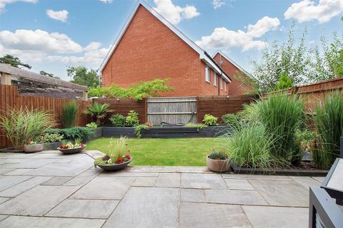 3 bedroom end of terrace house for sale, Moorcroft Lane, Aylesbury