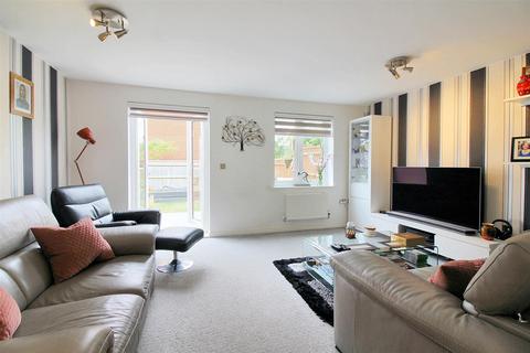 3 bedroom end of terrace house for sale, Moorcroft Lane, Aylesbury