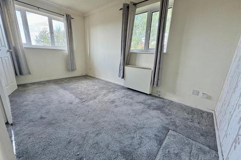 17 Albury Close, Luton, LU3 4AY