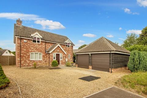 3 bedroom detached house for sale, Church road, Watton