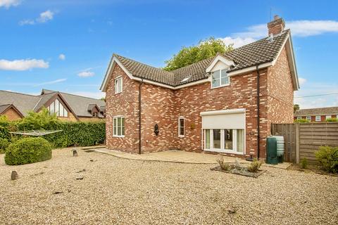 3 bedroom detached house for sale, Church road, Watton