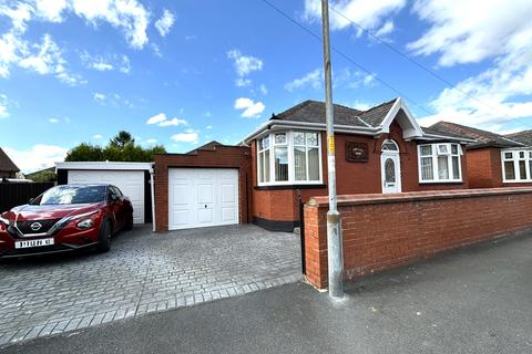 2 bedroom detached bungalow for sale, Moorfield Avenue, Denton