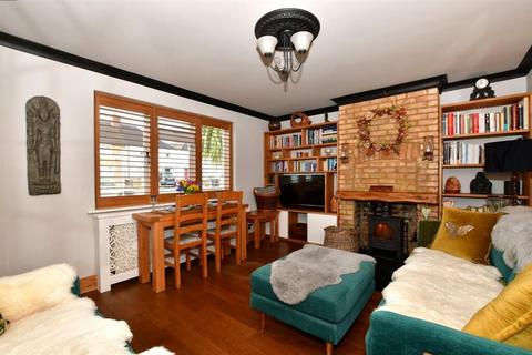 51 Browning Avenue, Worcester Park, KT4 8AY