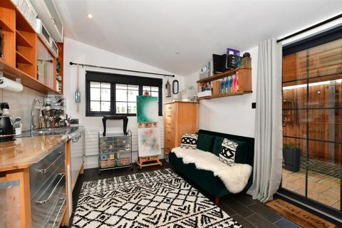 51 Browning Avenue, Worcester Park, KT4 8AY