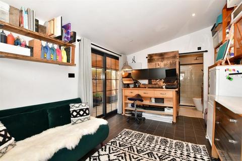 51 Browning Avenue, Worcester Park, KT4 8AY