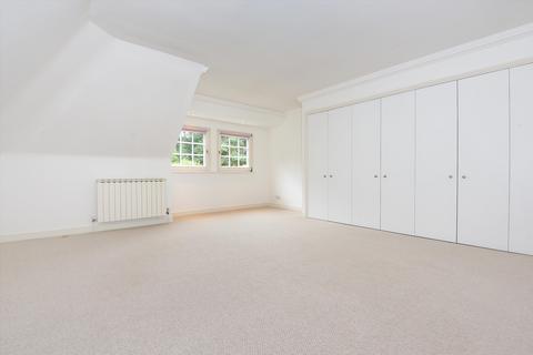 4 bedroom detached house to rent, Badgers Hill, Virginia Water, Surrey, GU25