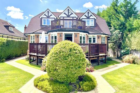 14 Riverside, Egham, TW20 0AA