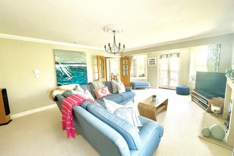 14 Riverside, Egham, TW20 0AA