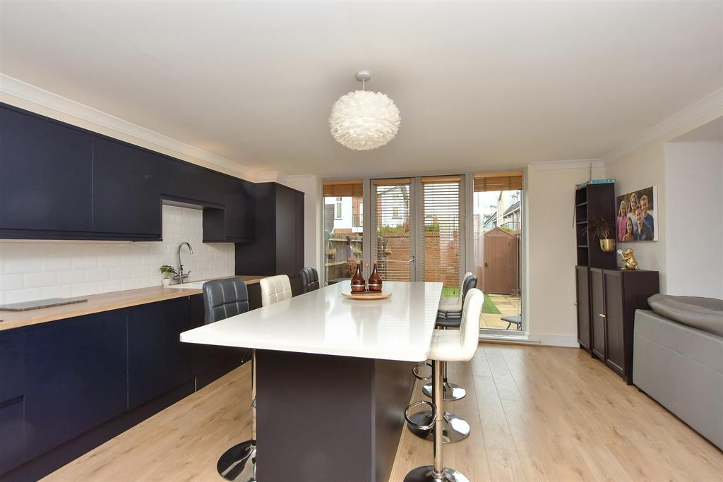 Kitchen/ Dining Area