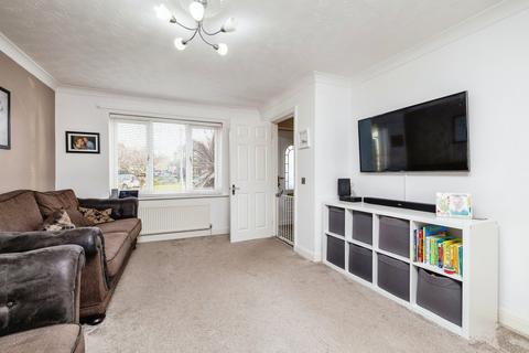 18 Clarkson Drive, Stallingborough, Grimsby, DN41 8BQ