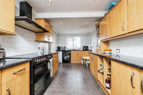 18 Clarkson Drive, Stallingborough, Grimsby, DN41 8BQ