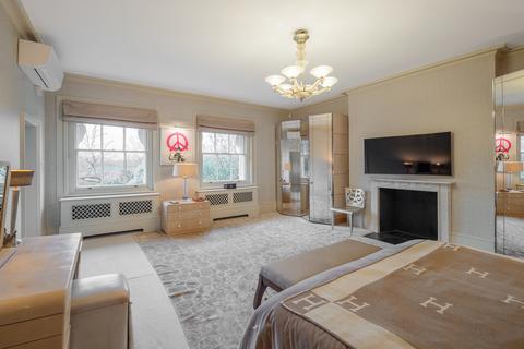 12 Gloucester Gate, London, NW1 4HG