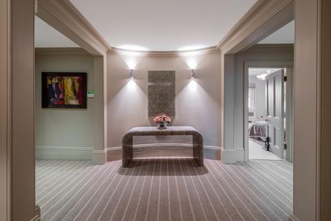 12 Gloucester Gate, London, NW1 4HG