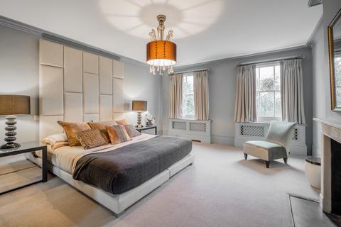 12 Gloucester Gate, London, NW1 4HG