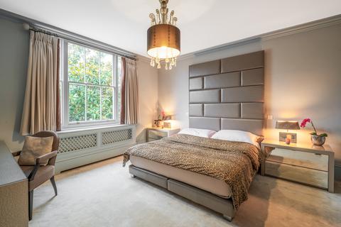 12 Gloucester Gate, London, NW1 4HG